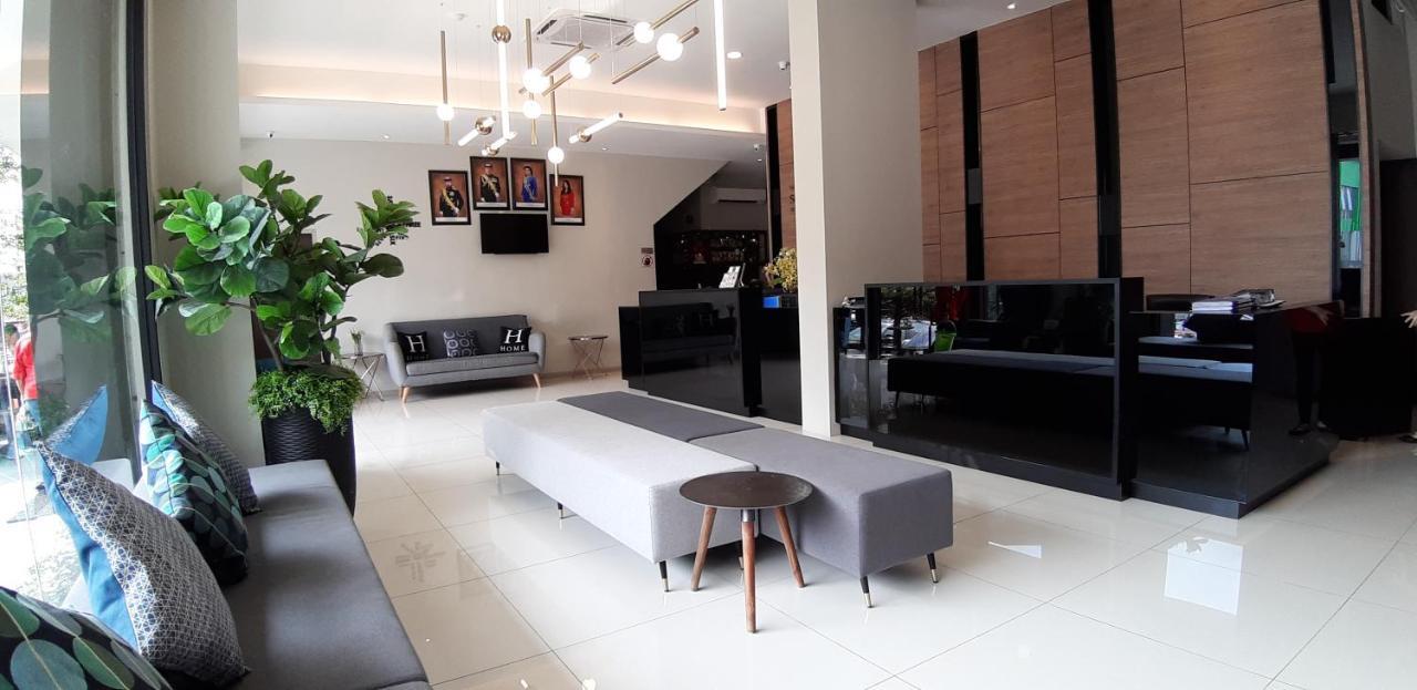 The Square Hotel Skudai Ngoại thất bức ảnh